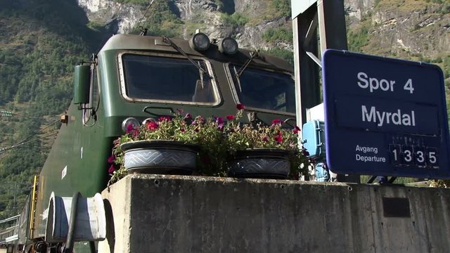 A locomotive of the Flam railway at a platform in Flam station