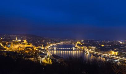 Fototapeta na wymiar Ungarn Budapest bei Nacht Panorama