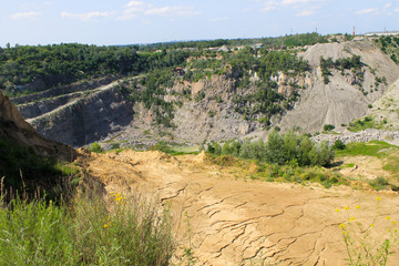 Extraction of mineral resources in the granite quarry