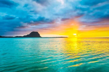 Acrylglas Duschewand mit Foto Le Morne, Mauritius Erstaunliche Aussicht auf Le Morne Brabant bei Sonnenuntergang.Mauritius.