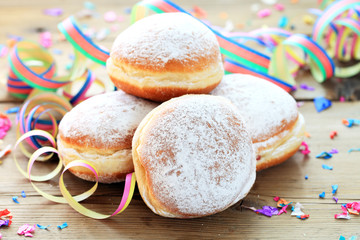 Berliner mit Partydekoration