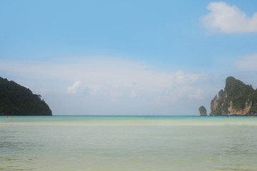 Naklejka premium amazing beautiful landscape view of Koh Phi Phi island in Thailand Krabi province