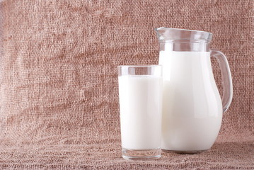 Farm milk carafe