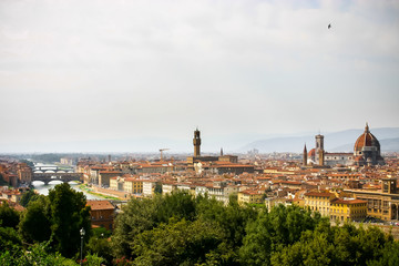 Obraz premium View of the historic part of Florence in the late afternoon time.