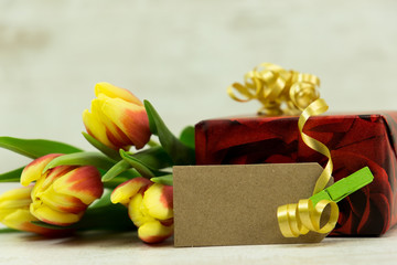 Tafel mit Blumen zum Valentinstag Muttertag