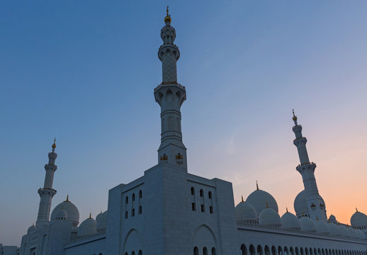 Abu Dhabi mosque at sunset