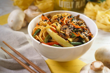 Wheat noodles with vegetables