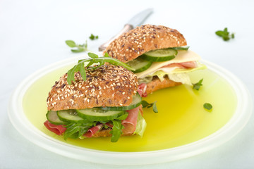 Zwei belegte Brötchen