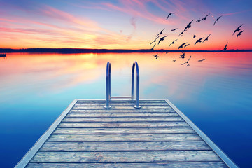 Obraz premium stiller Moment, einsamer Holzsteg