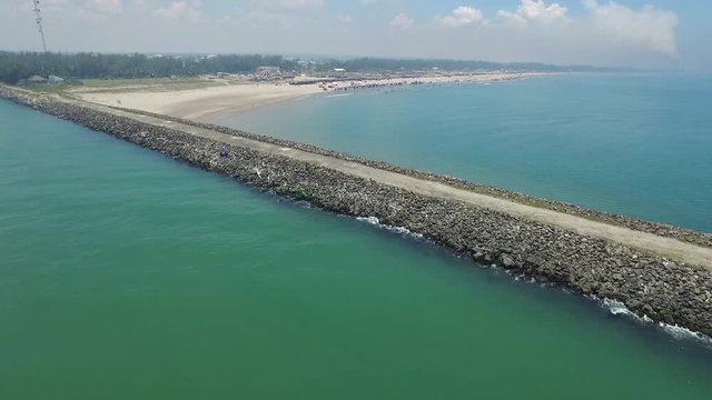 Aerial of a security breakwater in Veracruz/ A&eacute;rea de un rompeolas de seguridad en Veracruz