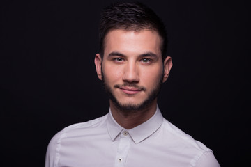 Obraz premium man headshot face head portrait white shirt smirking closeup