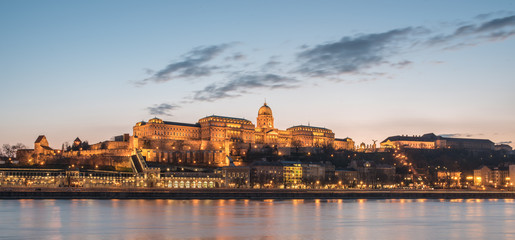 Fototapeta na wymiar Budapest bei Nacht