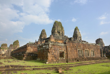 Fototapeta na wymiar Pre Rup - a Hindu temple at Angkor, Cambodia. 