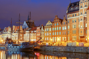 Obraz premium Gdansk. Central embankment at night.