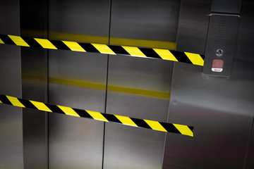 ascenseur meurtre banderole crime indisponible accès police enq