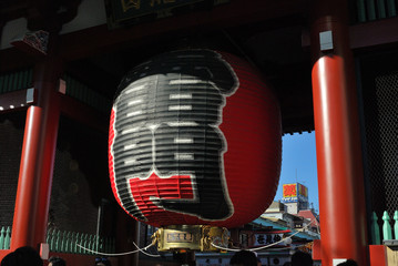 浅草寺宝蔵門の大提灯
