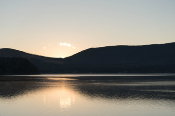 山梨県 山中湖の夜明け