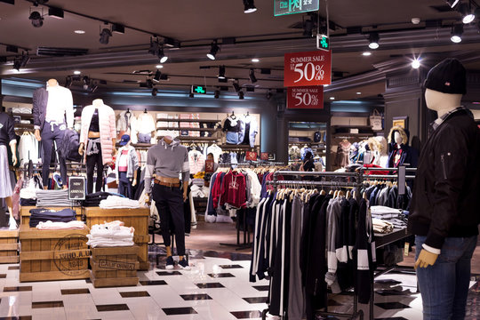 Бридж шоп. Store_ur. Retail outlet. Интерьер бутиков в торговых центрах. Спецодежда для гардероба.