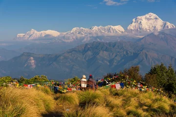 Crédence de cuisine en verre imprimé Dhaulagiri Couple watching the Mt. Dhaulagiri (8,172m) from Poonhill, Nepal.