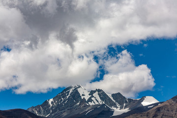Fototapeta na wymiar himalaya mountain in ladakh with sky background