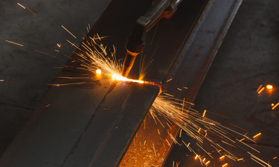 Closeup metal cutter, steel cutting with acetylene torch, industrial worker on manufacturing area. - obrazy, fototapety, plakaty