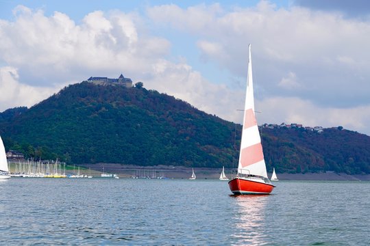 red sailing boat on the Edersee