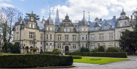 Fototapeta premium Ein Alter Schloss Bückeburg am sonnigen Tag