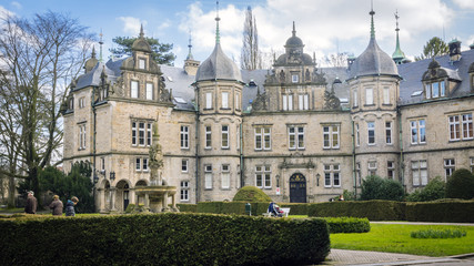Obraz premium Ein Alter Schloss Bückeburg am sonnigen Tag