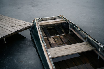 Naklejka premium wooden boat near the bridge
