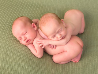 3 weeks old identical twins