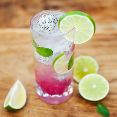 Drachenfrucht-Mojito