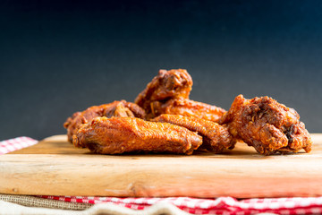 fried chicken wings with sauce