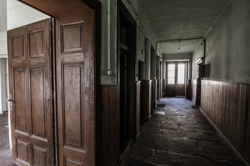 langer korridor in alten haus