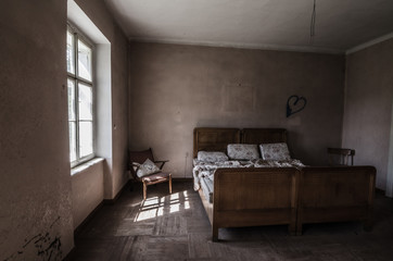 verlassenes schlafzimmer