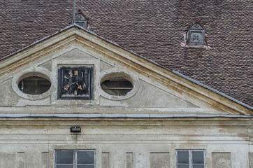 Obraz premium dach mit uhr von schloss