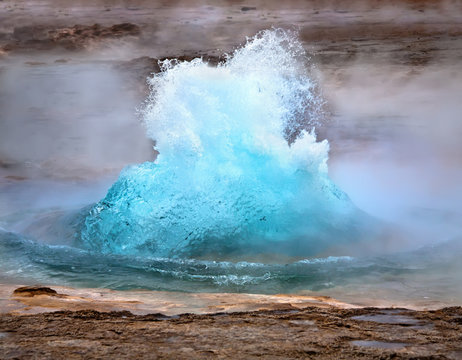Fototapeta Strokkur geyser eruption