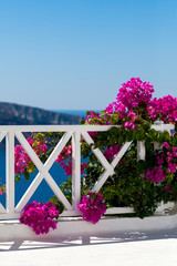 Santorini, Grecja, Oia - Luksusowy Resort z tarasem i pięknym widokiem na morze - obrazy, fototapety, plakaty