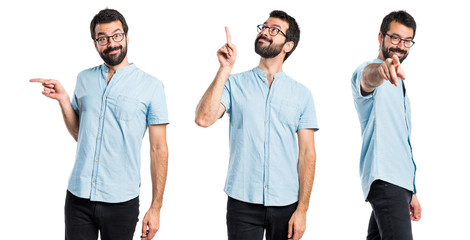 Obraz premium Handsome man pointing to the lateral