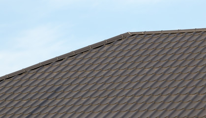 Fototapeta na wymiar roof of the house against the sky