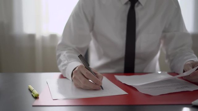 Man makes a to do list at work
