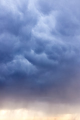 Obraz premium beautiful sky with clouds in the evening