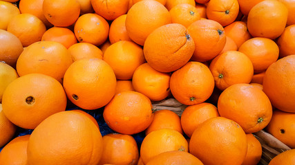Group of fresh organic oranges in a marketplace