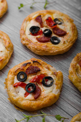 Puff pastry mini pizza