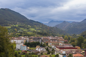 Fototapeta na wymiar Cangas de Onis (Asturias, España).