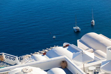 Santorini, Grecja, Oia - Luksusowy Resort z basenami i widokiem na morze - obrazy, fototapety, plakaty