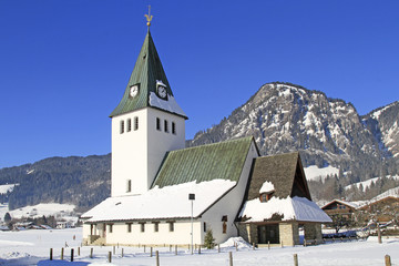 Fototapeta na wymiar Kirche St. Jodokus - Bad Oberdorf - Ostrachtal - Bad Hindelang - Winter