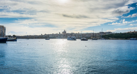 Naklejka premium malta impression - view to valletta in evening light