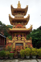 Fototapeta premium Golden tower in the inner yard of pagoda