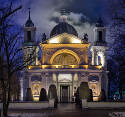 Kościół Św. Anny w Wilanowie - Warszawa. Widok w nocy z podświetloną fasadą. - obrazy, fototapety, plakaty