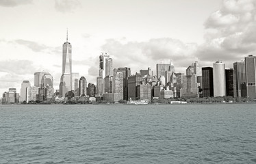 Fototapeta premium View of skyscrapers in New York City with the Hudson Bay